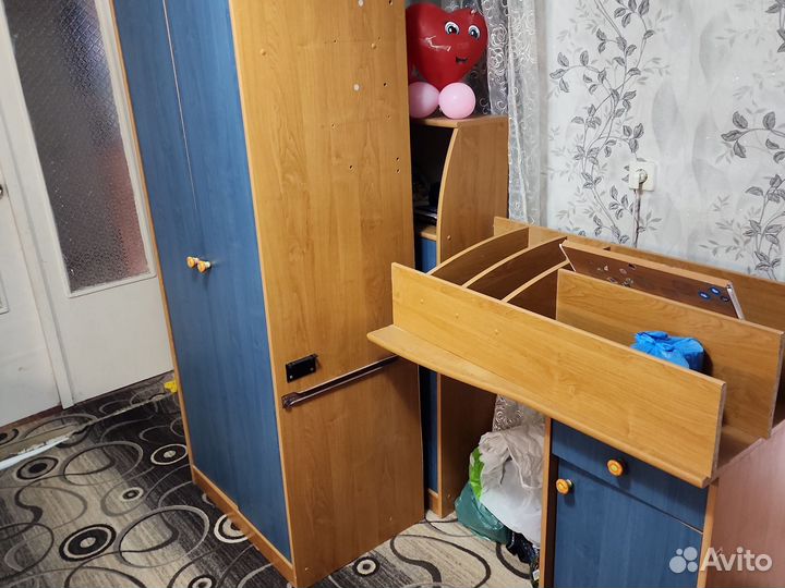 Детская стенка со столом