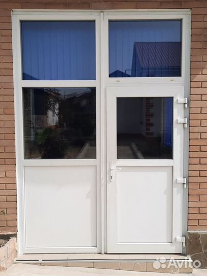 Дверь с окнами