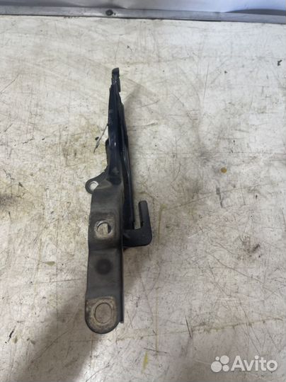 Петля капота левый Kia Sportsge 3. 2010-2014