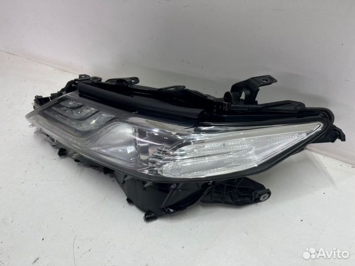 Фара LED передняя левая Toyota Camry V70/V75