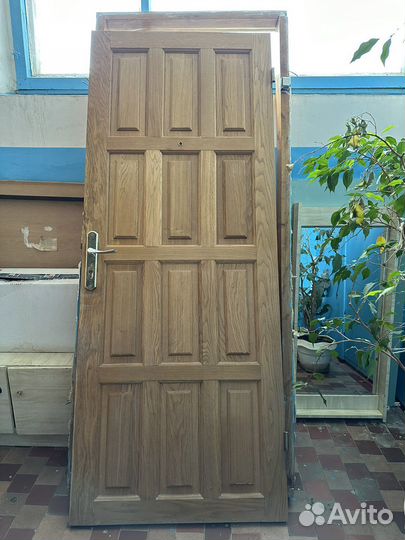 Дверь входная дуб с коробкой 80*2м