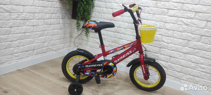 Детский велосипед с боковыми колёсами