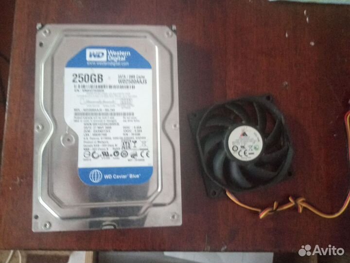 Жесткий диск на 250гб и вентилятор да пк