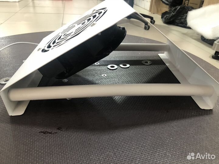 Маникюрная вытяжка