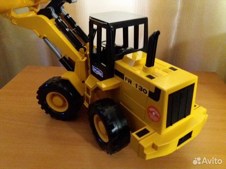 Bruder трактор