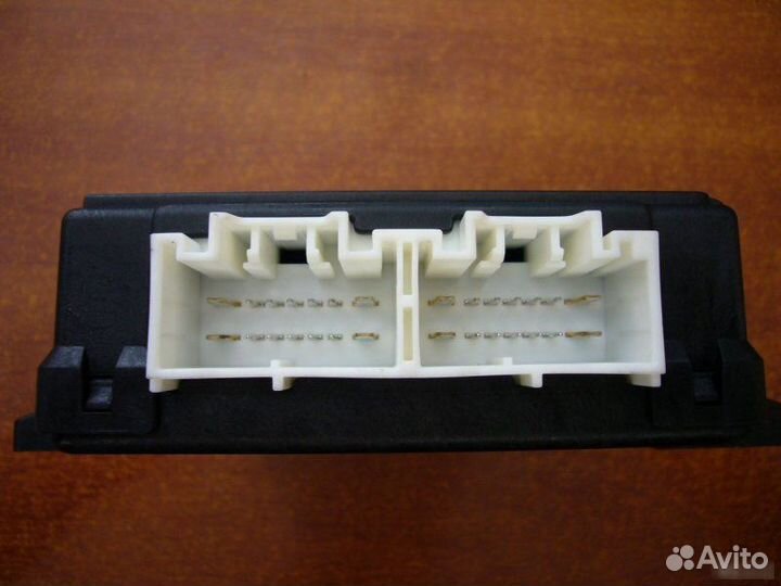 Блок электропривода багажника Kia Stinger седан