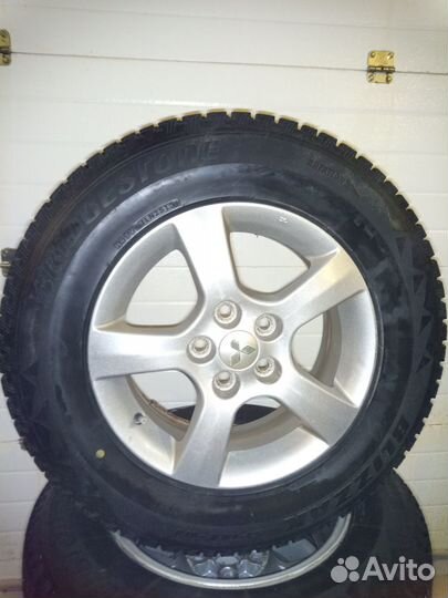 Bridgestone Blizzak Spike-01 215/70 R16 100