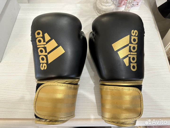 Боксерские перчатки adidas