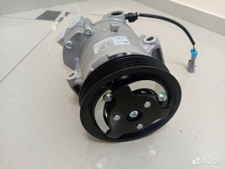 Компрессор кондиционера Opel Astra J 2010