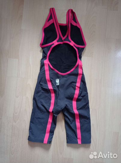 Стартовый гидрокостюм arena