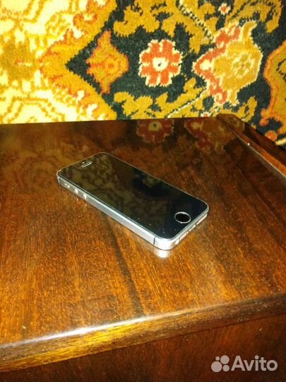 iPhone SE, 32 ГБ