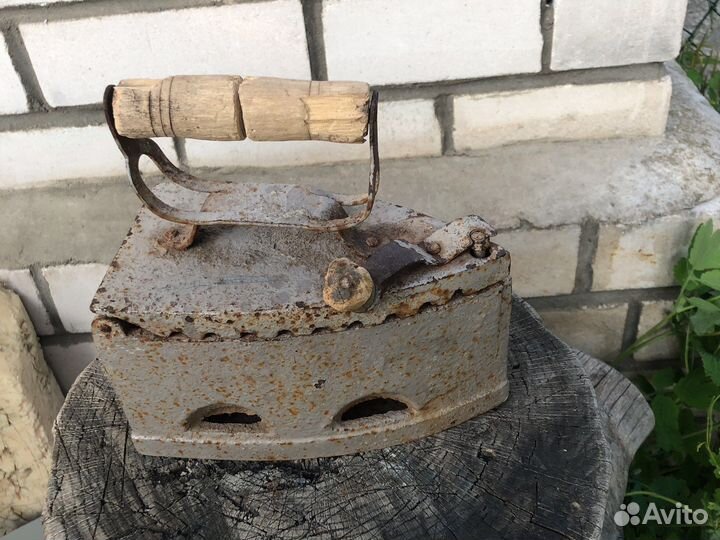 Угольный утюг