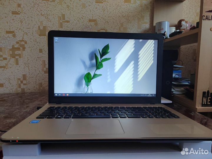 Ноутбук asus