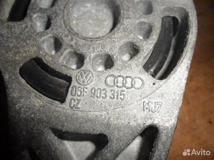 Ролик натяжной 06F903315CZ Volkswagen Passat B6