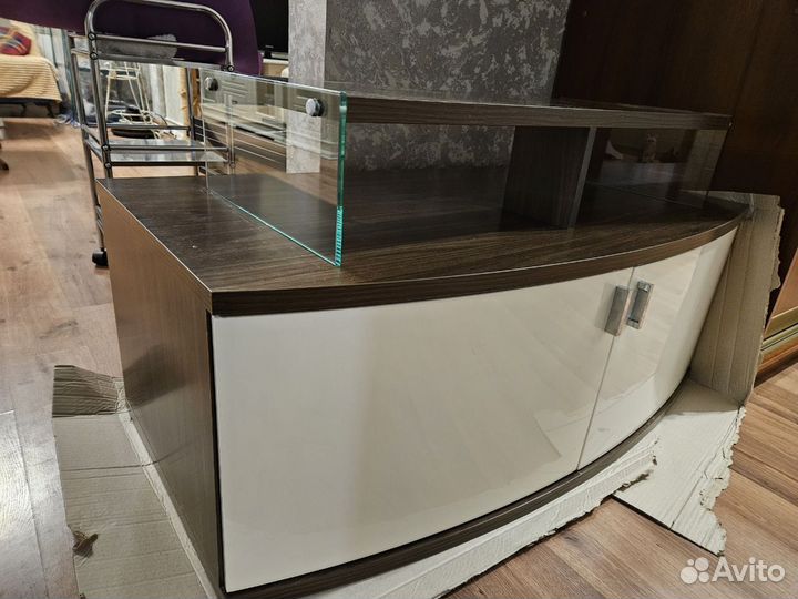 Телевизионная тумба