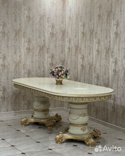 Столы и стулья