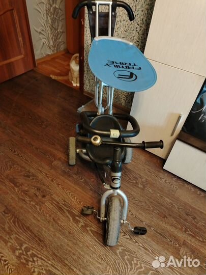 Велосипед для малышей с ручкой