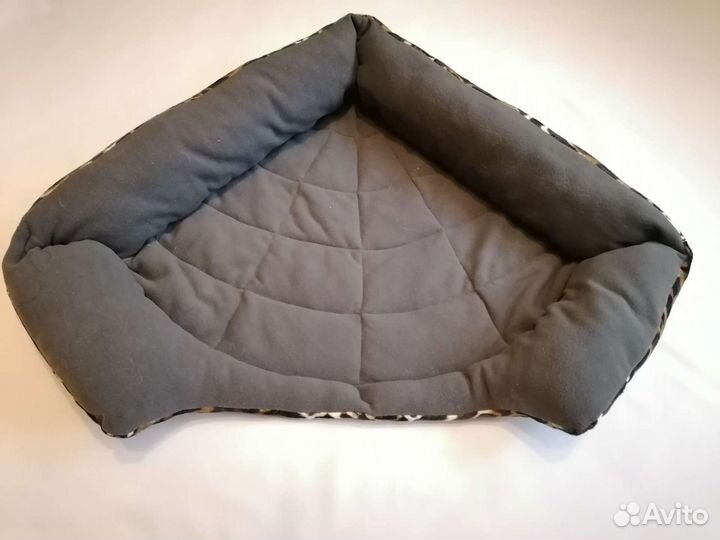 Лежанка двухсторонняя для кошек и собачек