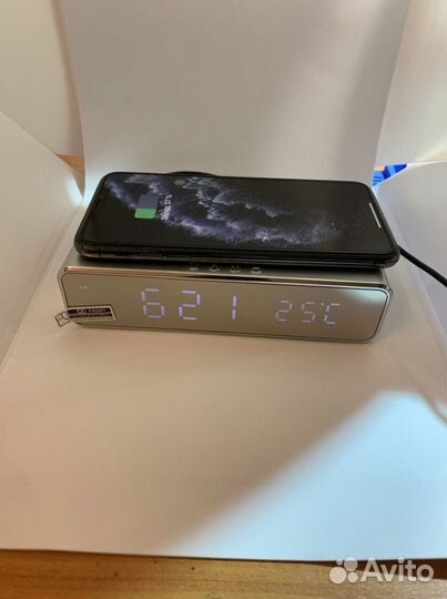 Часы с функцией беспроводной зарядки