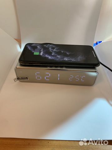 Часы с функцией беспроводной зарядки