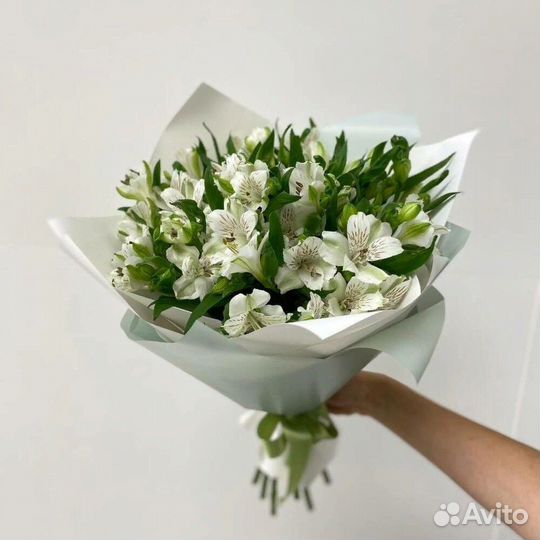 Букет из белых Альстромерий