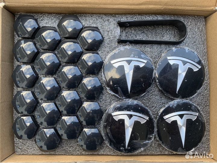 Колпачки и заглушки для колес Tesla
