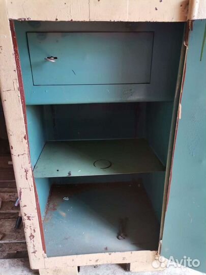 Сейф металлический
