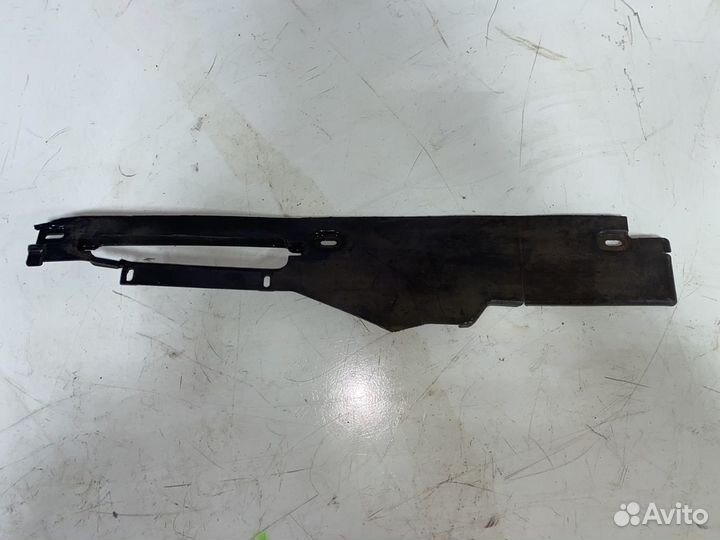 Накладка радиатора Mercedes W124