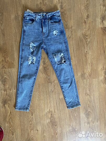 Джинсы рваные stradivarius 26 размер