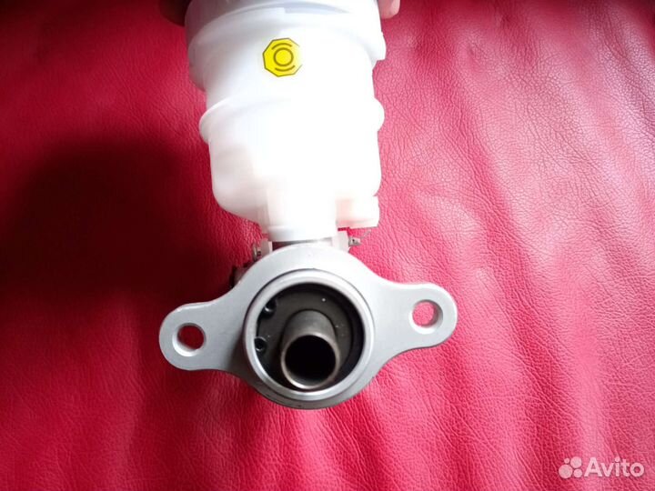 Главный тормозной Mitsubishi pajero sport