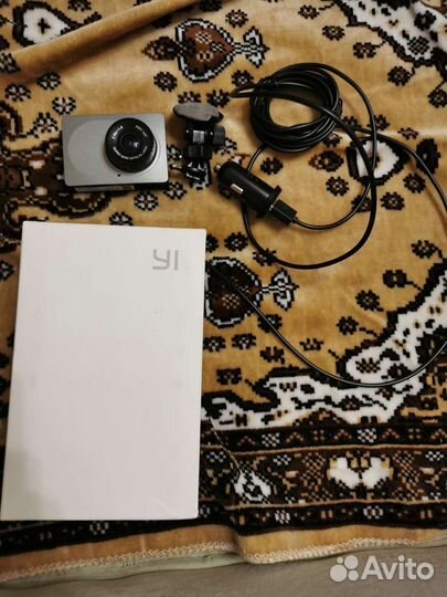 Видеорегистратор xiaomi yi smart dash camera