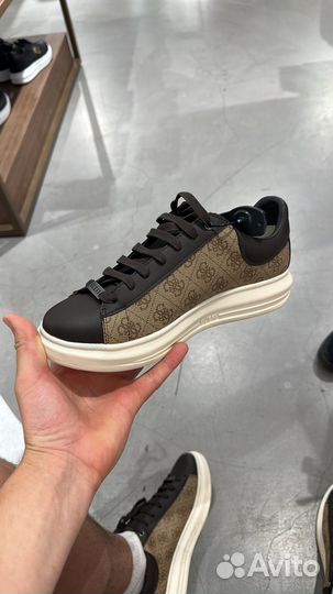 Сникеры guess