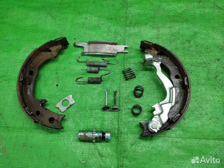 Колодки ручника комплект Jeep/Dodge/Chrysler