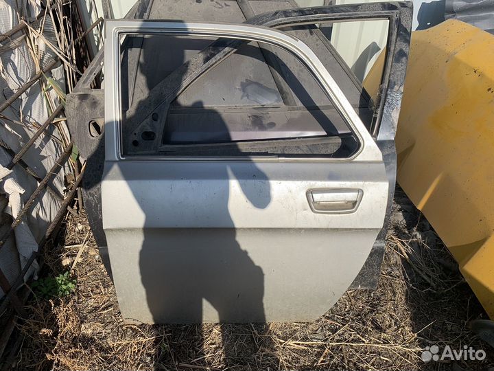 Задняя левая дверь Волга