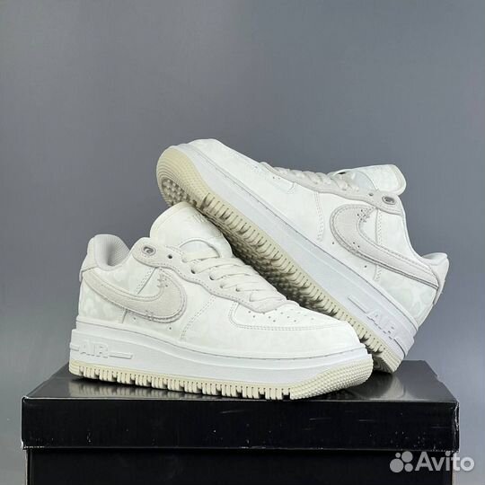 Кроссовки Nike Air Force 1 luxe белые женские