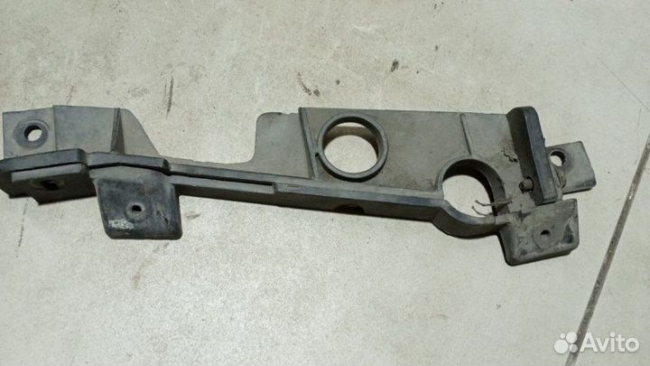 Кронштейн фары правый Chevrolet Lumina