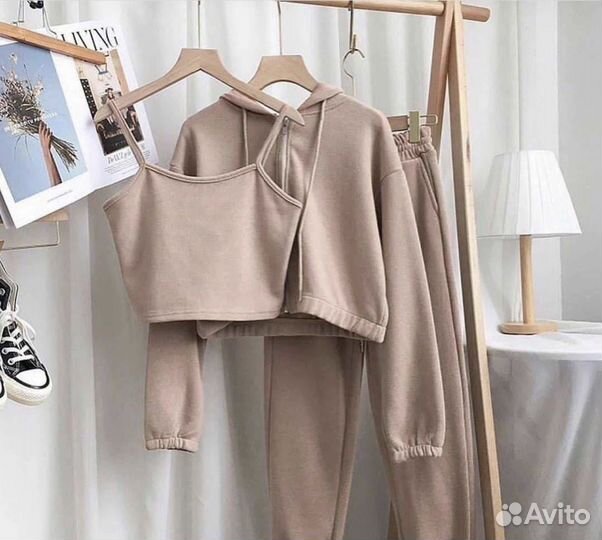 Женский спортивный костюм