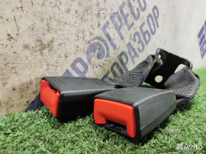 Ответная часть ремня безопасности Toyota Avensis