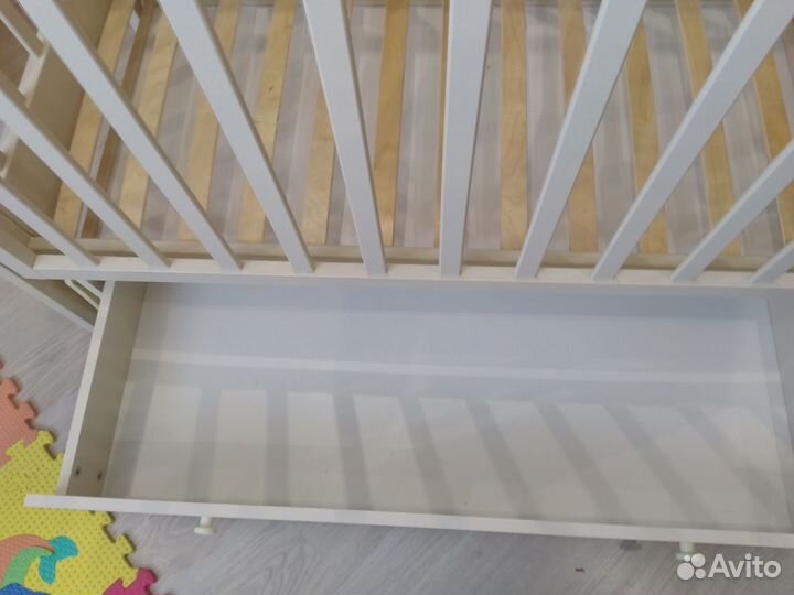 Детская кроватка с маятником, ящиком плюс матрас