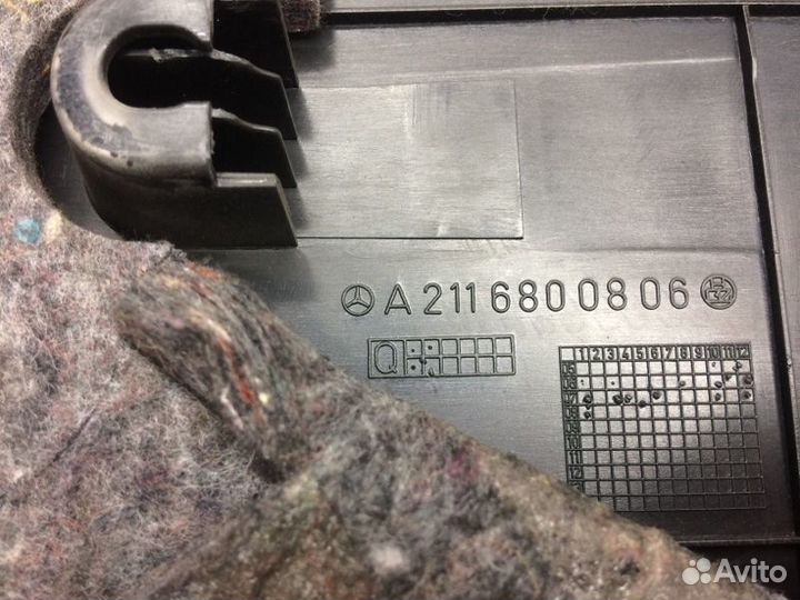 Обшивка салона передняя правая Mercedes-Benz