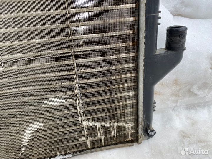 Радиатор охлаждения двигателя LADA Largus