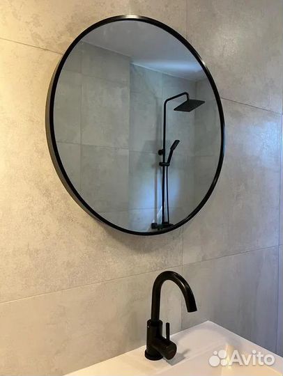 Зеркало в тонкой алюминиевой раме