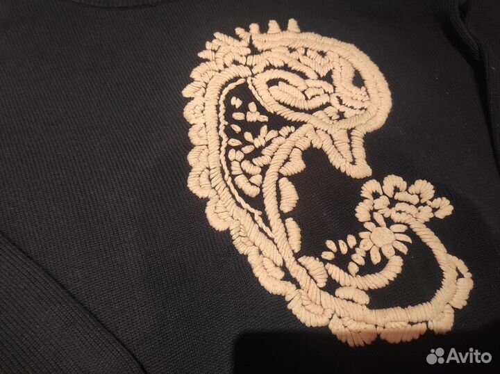 Свитер с вышивкой 50