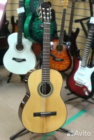 Классическая гитара, массив ели Cort AC200N