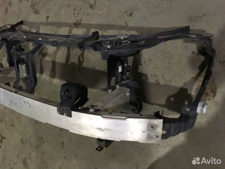 Рамка радиаторов передняя Mercedes-Benz E-Class