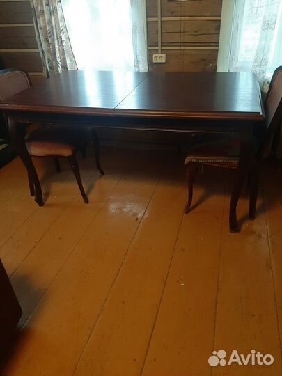 Продается обеденный стол