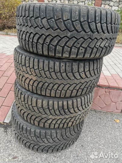 Bridgestone Blizzak Spike-01 245/45 R17