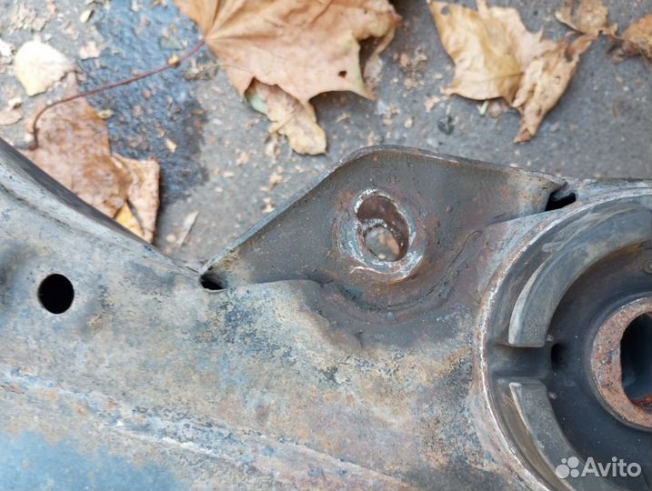 Подрамник toyota siena полный привод 2012