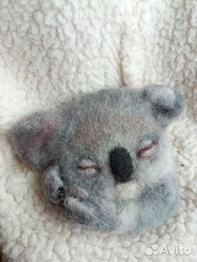 Брошь ручной работы из шерсти 