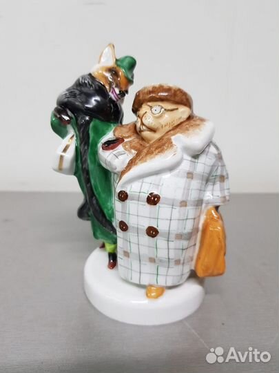 Статуэтка фарфоровая 